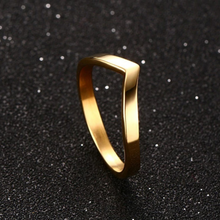 Charger l'image dans la galerie, Anneau en forme de V en acier inoxydable