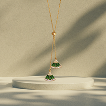 Charger l'image dans la galerie, Collier ajustable avec pendentif géométrique vert