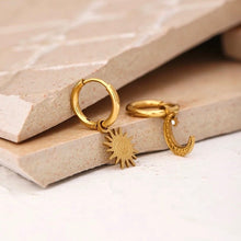 Charger l'image dans la galerie, Mini créoles soleil et lune