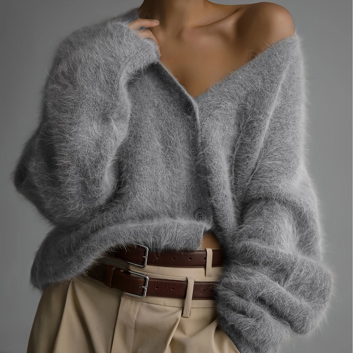 SERIAVI | V-Neck Light Gray Cardigan