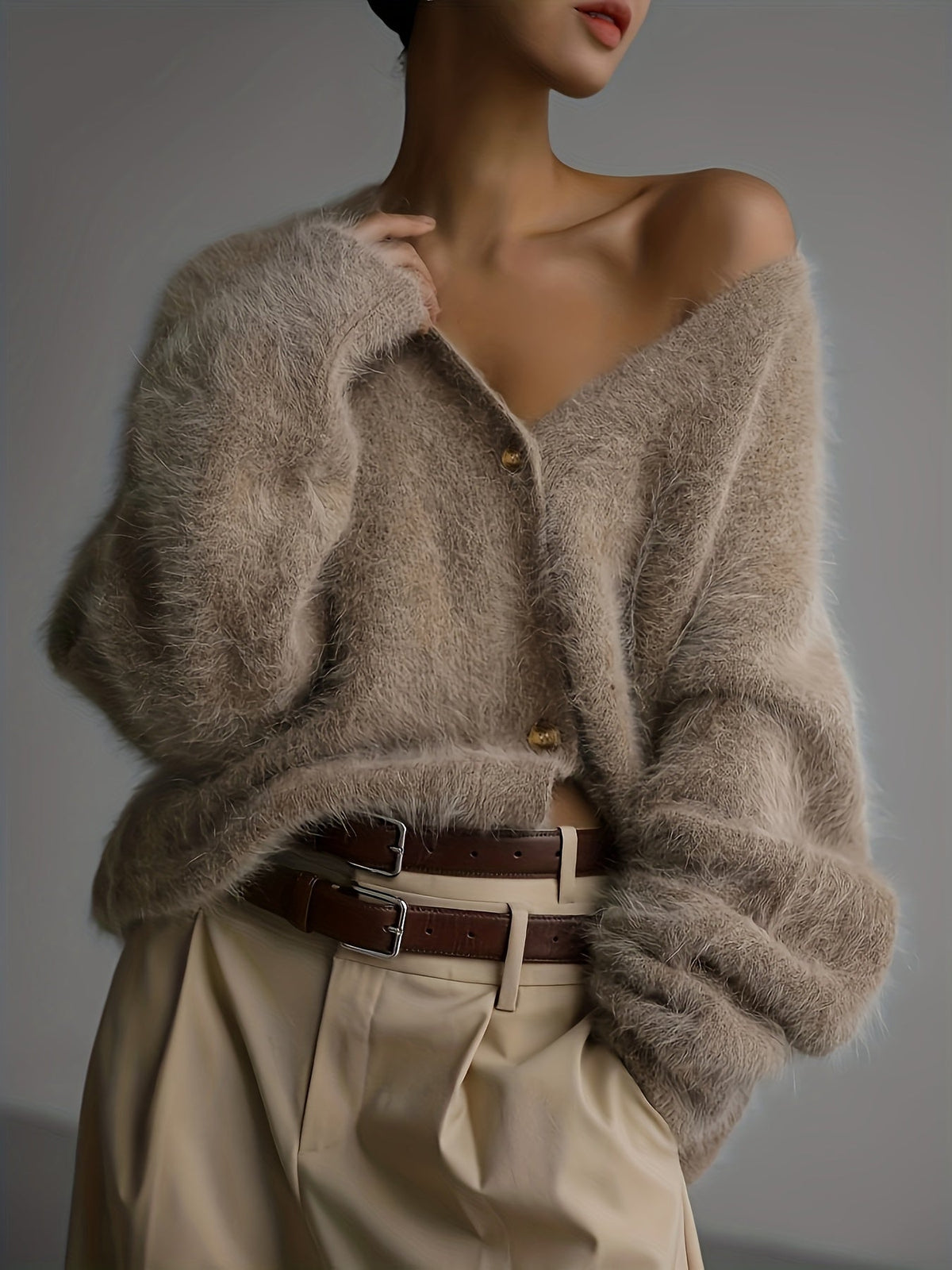 SERIAVI | V-Neck Light Gray Cardigan