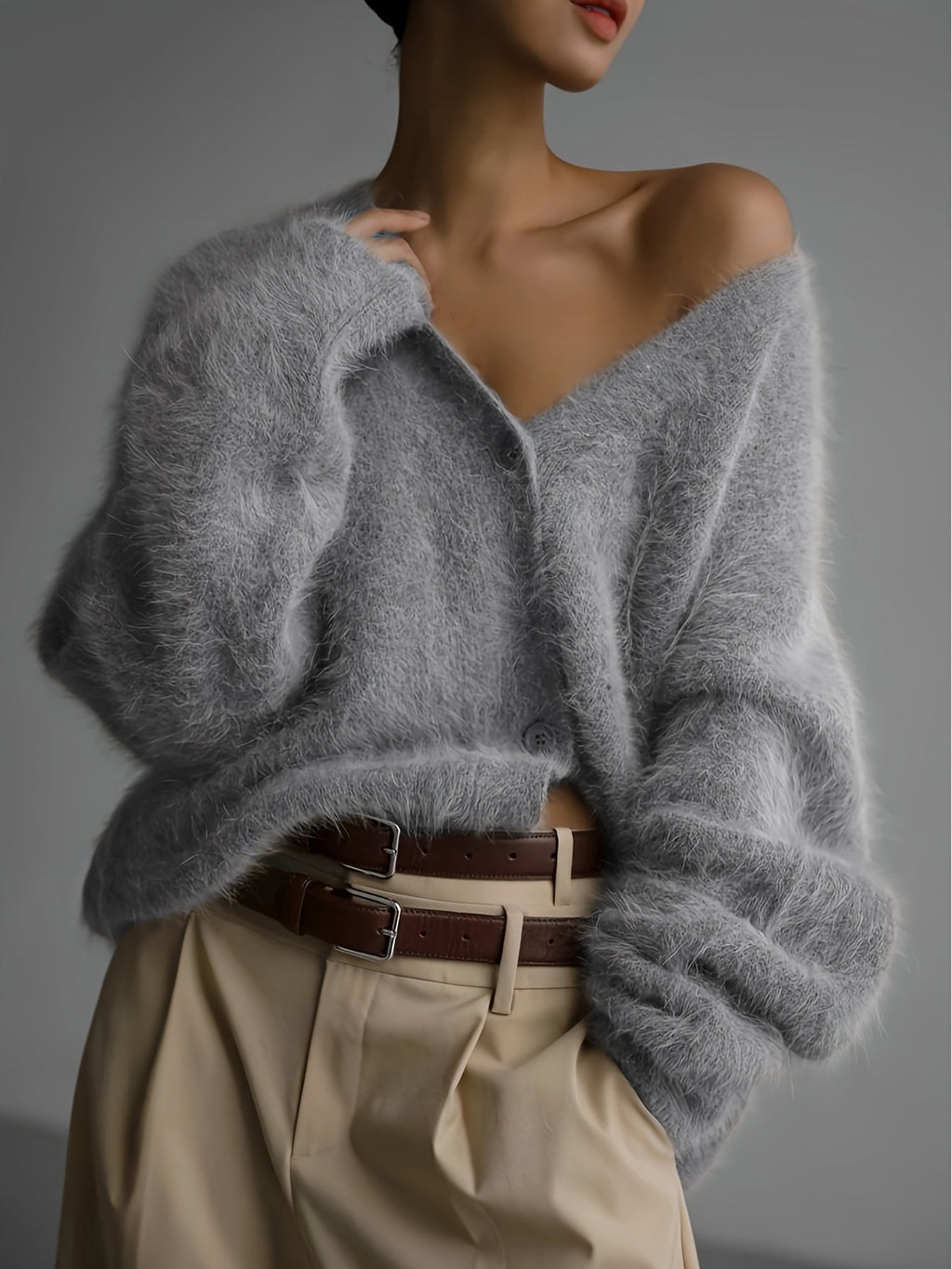 SERIAVI | V-Neck Light Gray Cardigan