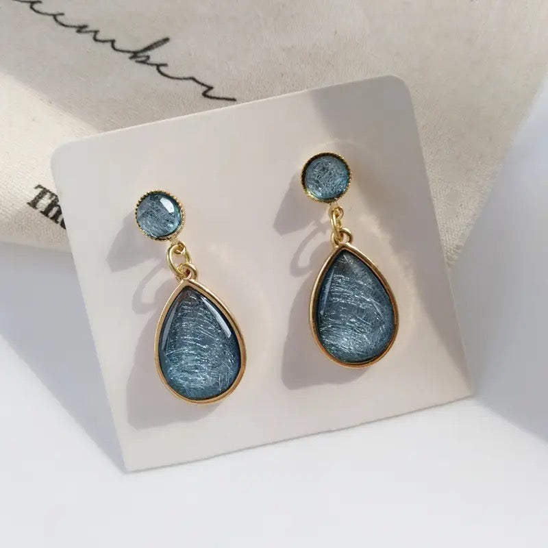 Boucles d'oreilles bleues en forme de goutte