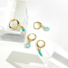 Charger l&#39;image dans la galerie, Boucles d&#39;oreilles pendantes en perles bleues
