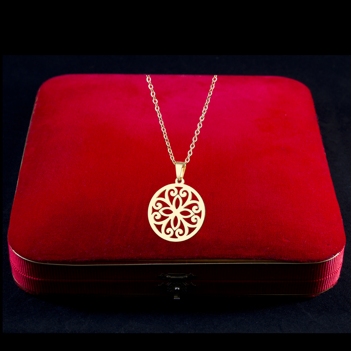 Collier en acier inoxydable avec pendentif géométrique