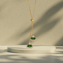 Charger l&#39;image dans la galerie, Collier ajustable avec pendentif géométrique vert
