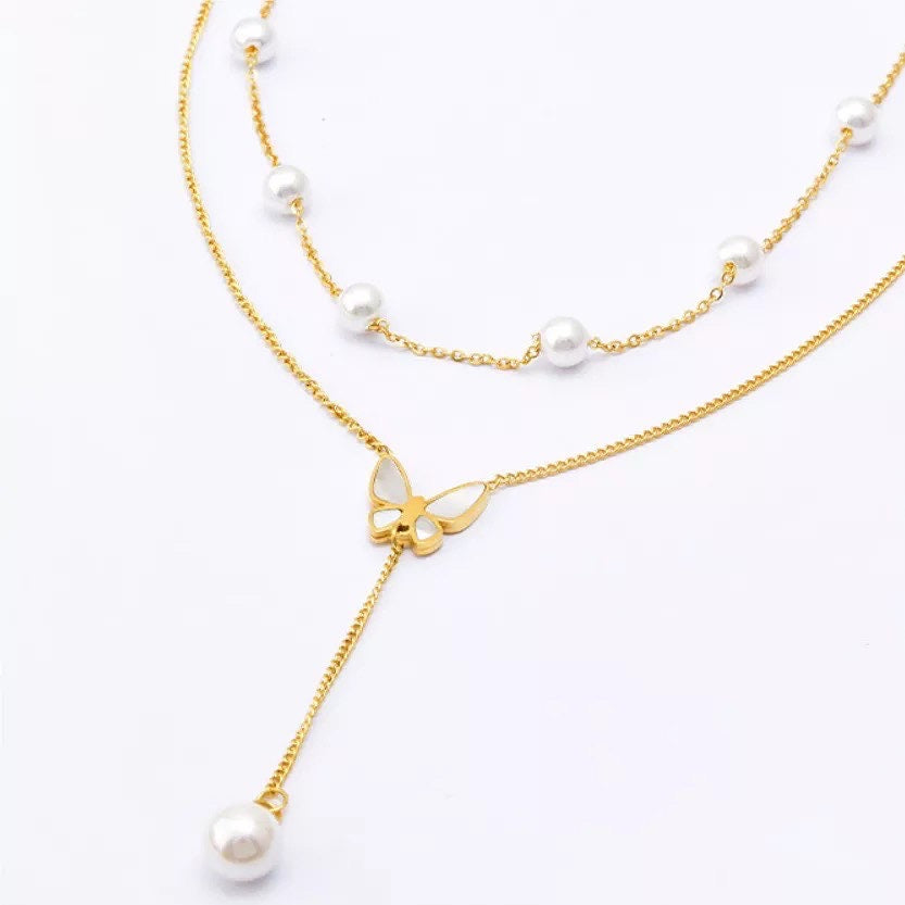 Collier en perles avec pendentif papillon en acier inoxydable