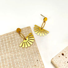 Charger l&#39;image dans la galerie, Boucles d&#39;oreilles éventail pendantes en acier inoxydable
