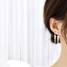 Charger l&#39;image dans la galerie, Boucles d&#39;oreilles feuille dorée
