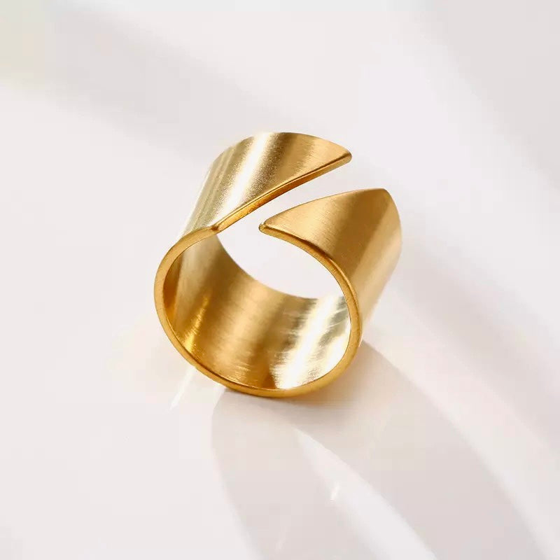 Bague géométrique moderne