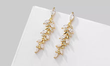 Charger l&#39;image dans la galerie, Boucles d&#39;oreilles feuille dorée
